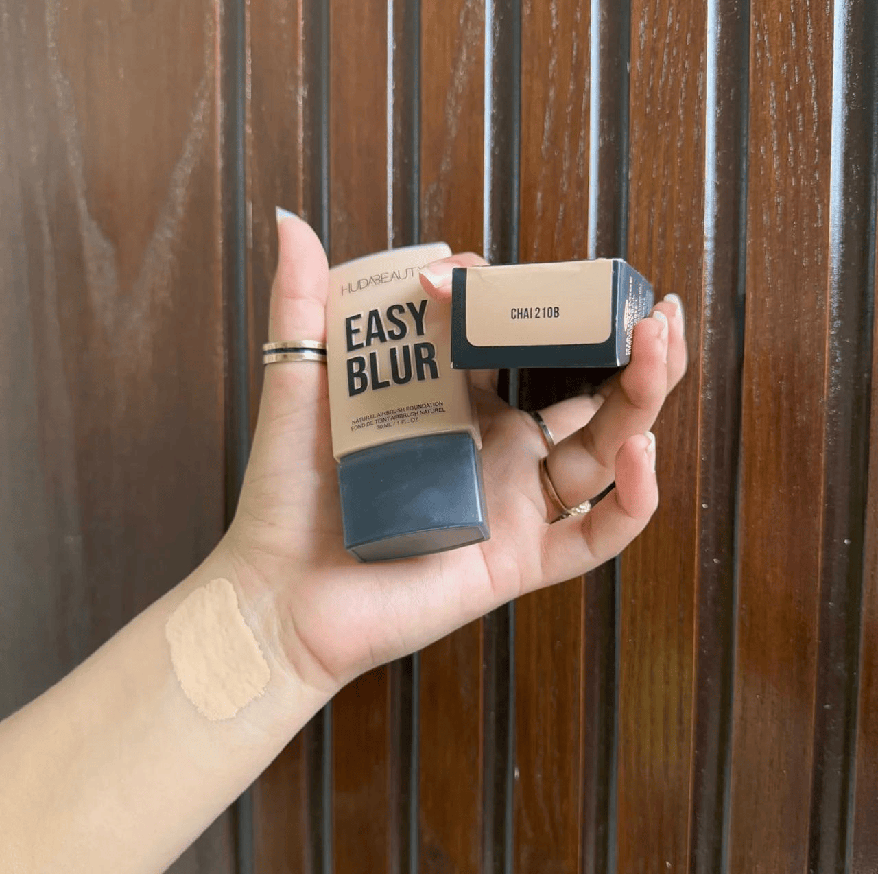 Huda Beauty Easy Blur Airbrush Foundation – 30 ML