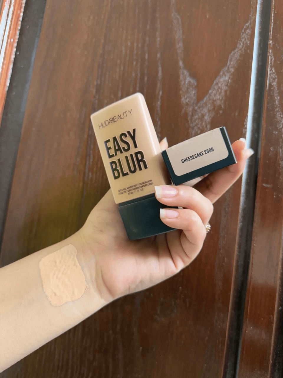 Huda Beauty Easy Blur Airbrush Foundation – 30 ML