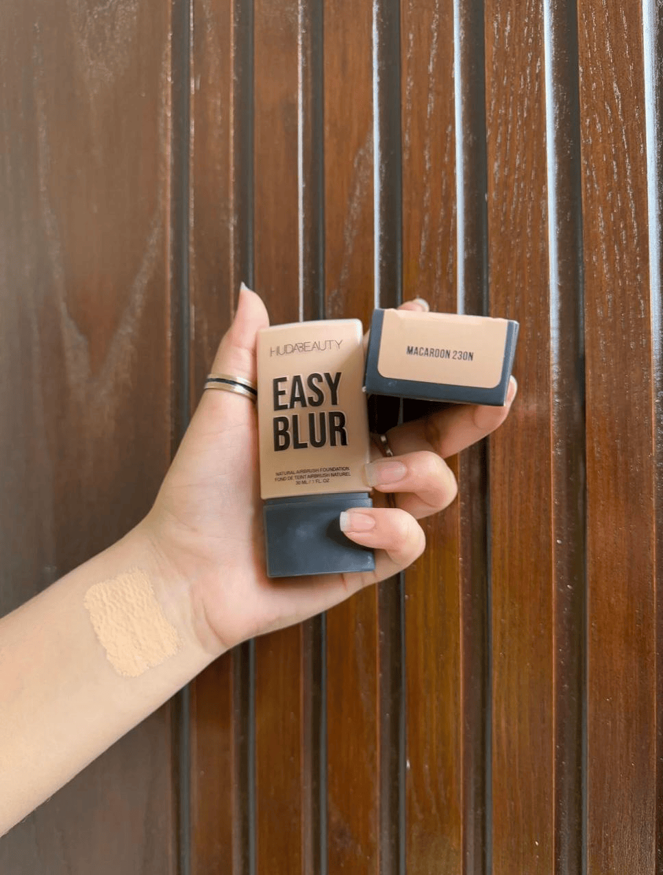 Huda Beauty Easy Blur Airbrush Foundation – 30 ML